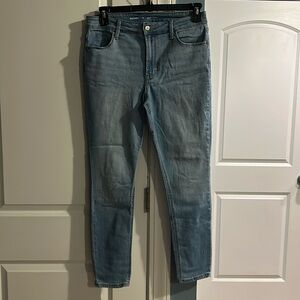Old Navy High Rise Super Skinny Jeans. Size 12.